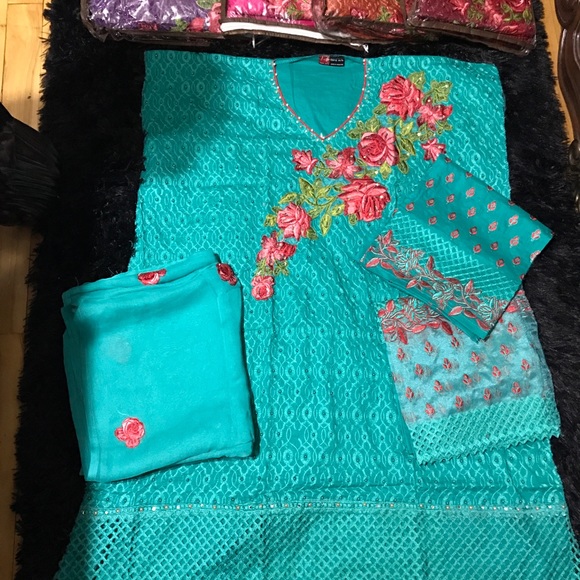 Semi stitched Pakistani dress pearls embroidered - Picture 6 of 7